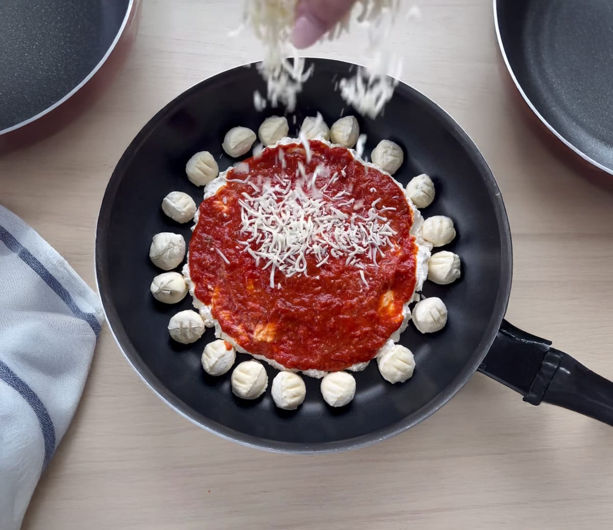 Cheesy Pizza Dip with Garlic Cheese Bread