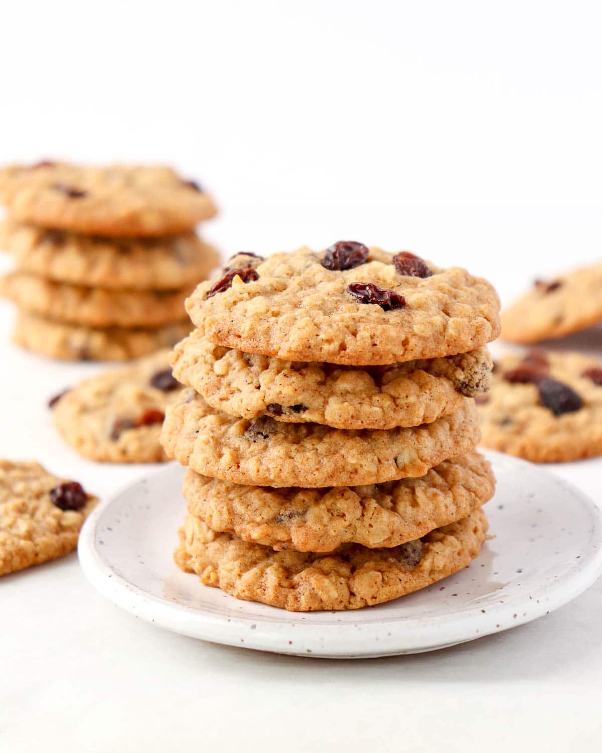 Chewy & Spicy Oatmeal Raisin Cookies