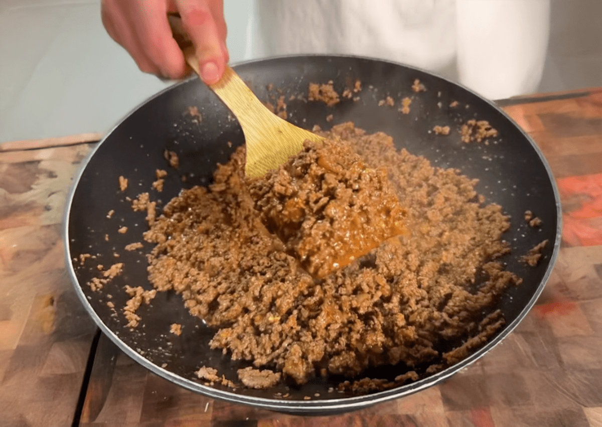 High Protein Cheesy Beef & Salsa Verde Burrito Meal Prep