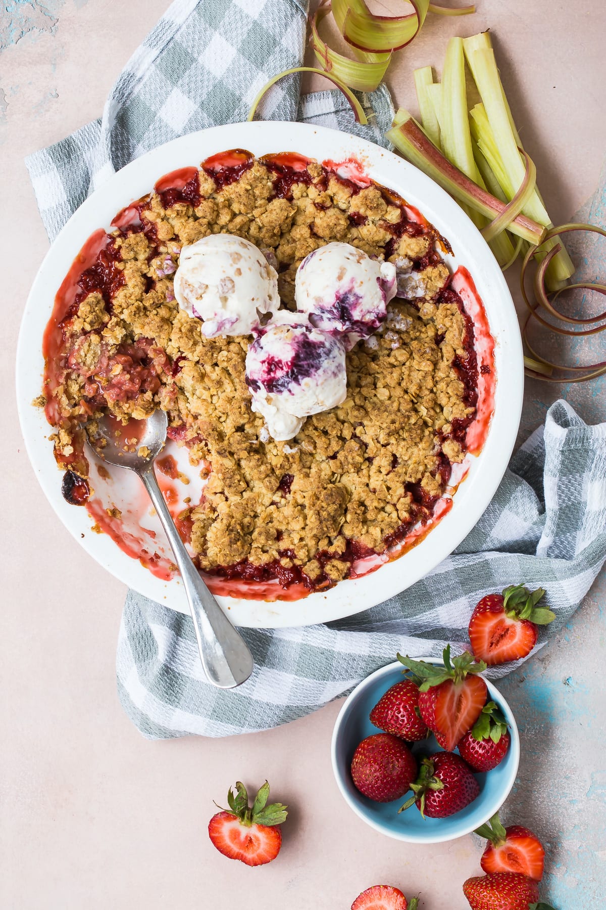 Strawberry Rhubarb Crumble