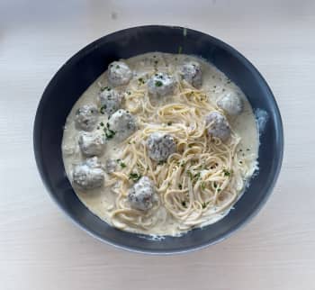 Alfredo Spaghetti with Meatballs