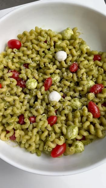 Pesto Caprese Pasta Salad