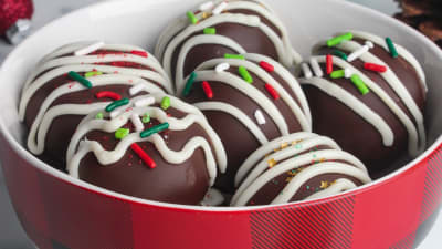 Healthy Gingerbread Cookie Truffles