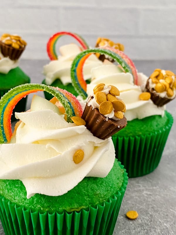 Rainbow St. Patrick’s Day Cupcakes cover
