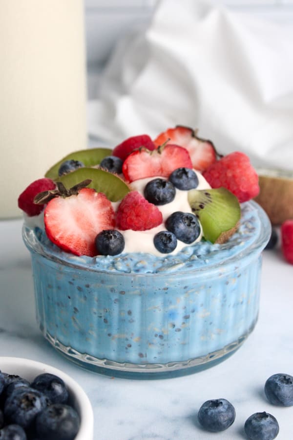 Blue Spirulina Overnight Oats cover