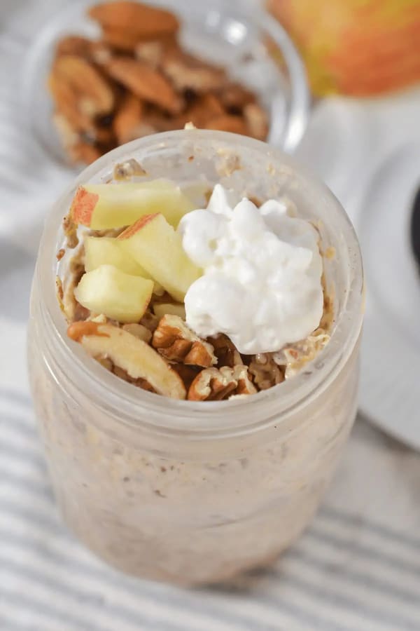 Overnight Apple Pie Oats cover