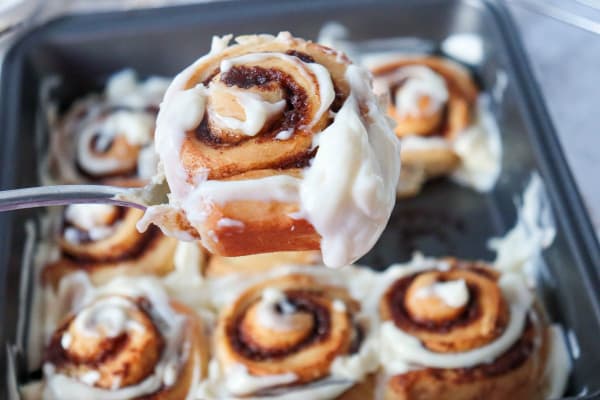 Best Cinnamon Rolls Recipe cover