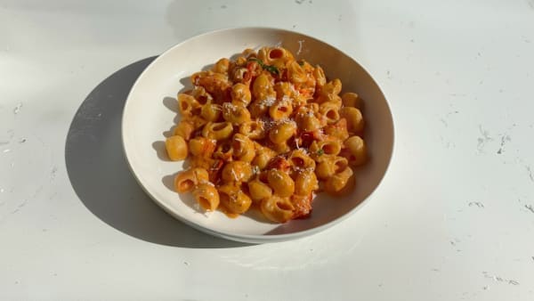 Creamy Tomato Burst Pasta cover