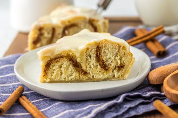 Cinnamon Roll Pie cover