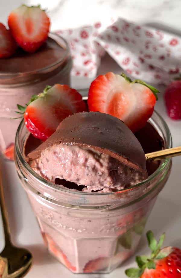 Chocolate Covered Strawberry Blended Overnight Oats cover