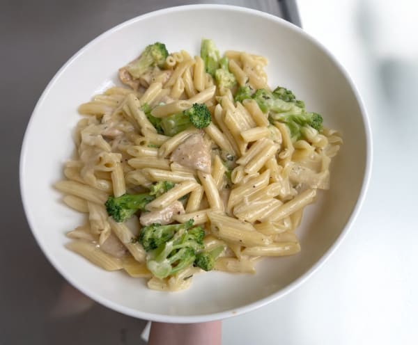 Chicken Broccoli Alfredo Pasta cover