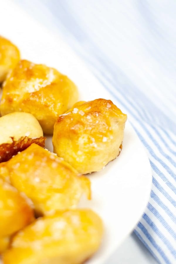 Air Fryer Pretzel Bites cover