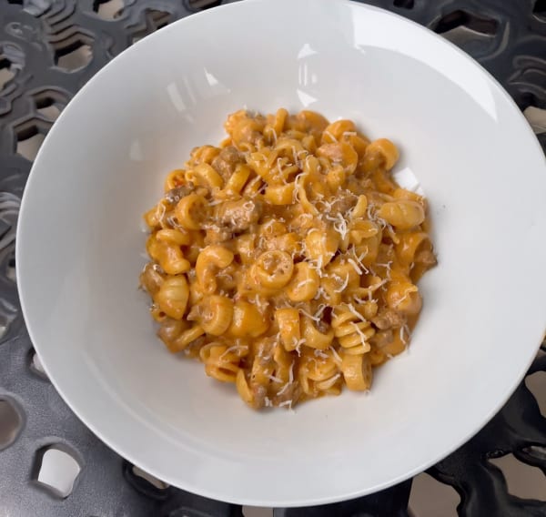 One Pot Cheesy Hamburger Helper Dupe cover