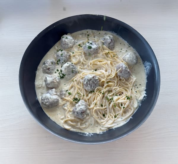 Alfredo Spaghetti with Meatballs cover