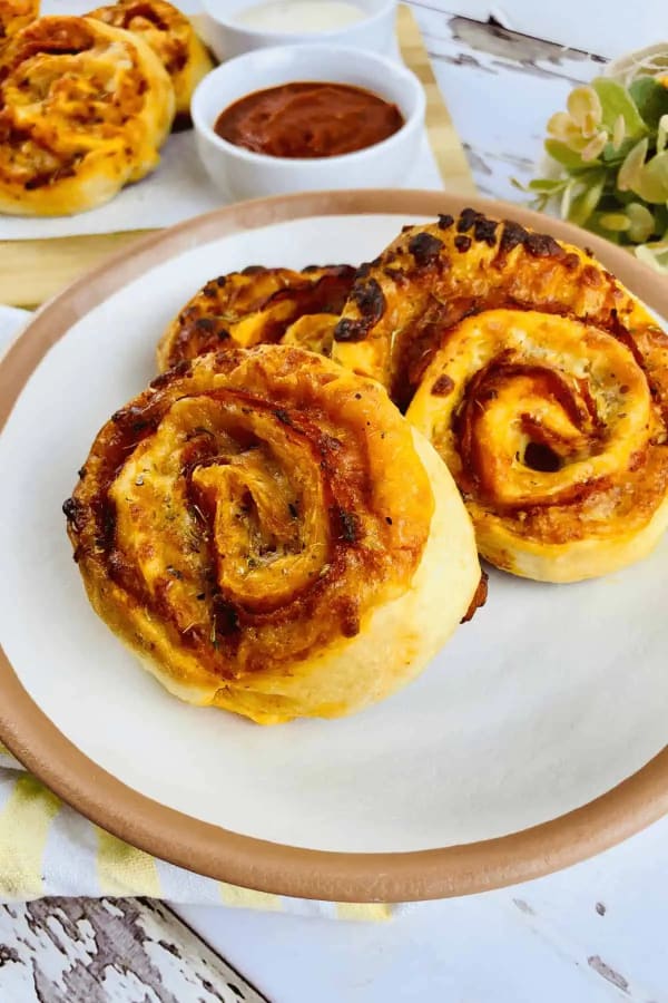 Pepperoni Pizza Roll-Ups cover