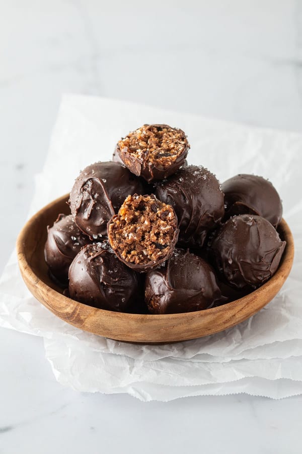No-Bake Brownie Energy Bites cover