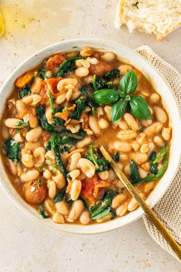 Mediterranean White Bean Skillet cover