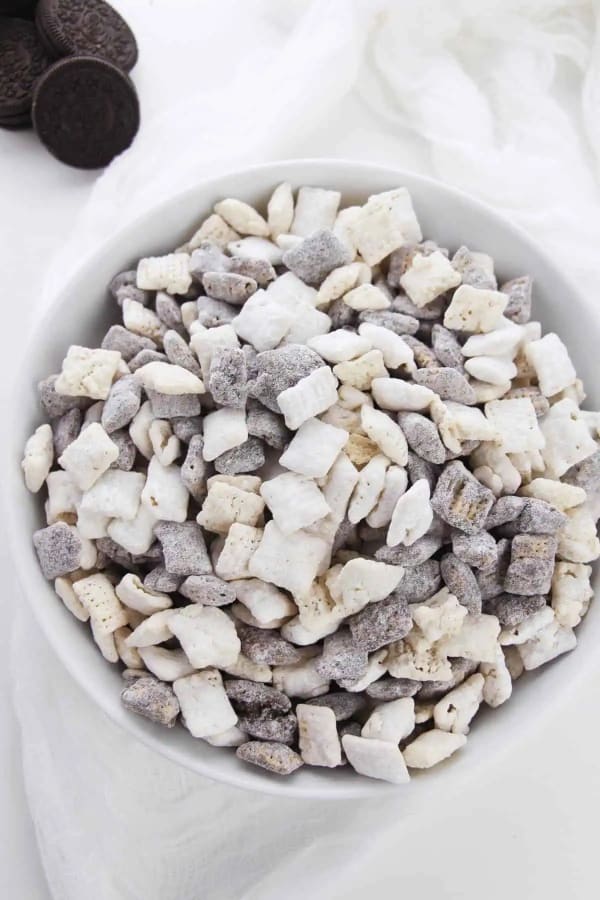 Cookies and Cream Chex Mix Muddy Buddies cover