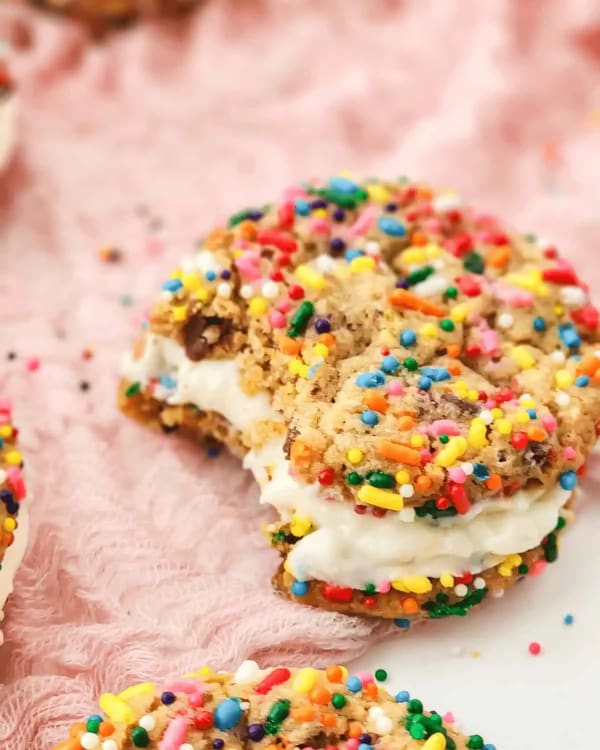 5 Ingredient Funfetti Sugar Cookie Sandwiches cover