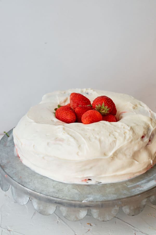 Easy Vanilla Cake with Strawberry Filling cover