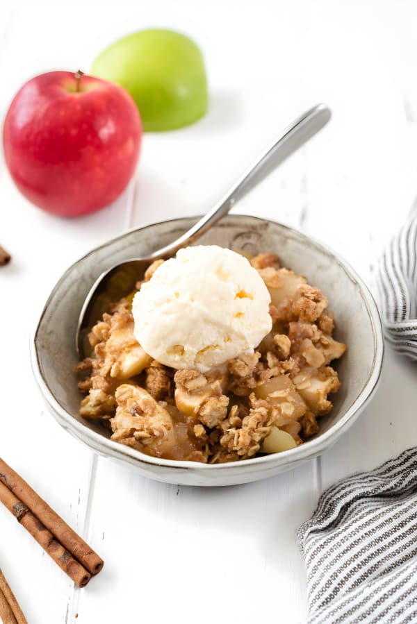 Easy Apple Crisp Recipe cover