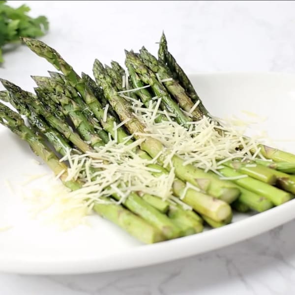 Cheesy Parmesan Roasted Asparagus cover