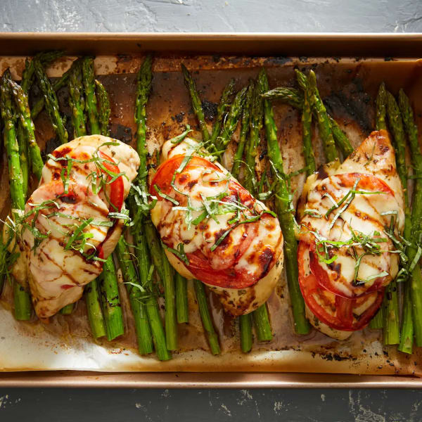 30-Minute Sheet Pan Chicken Caprese cover