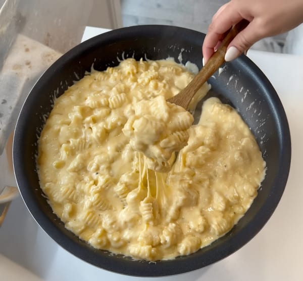 Cheesy Baked Pink Macaroni cover