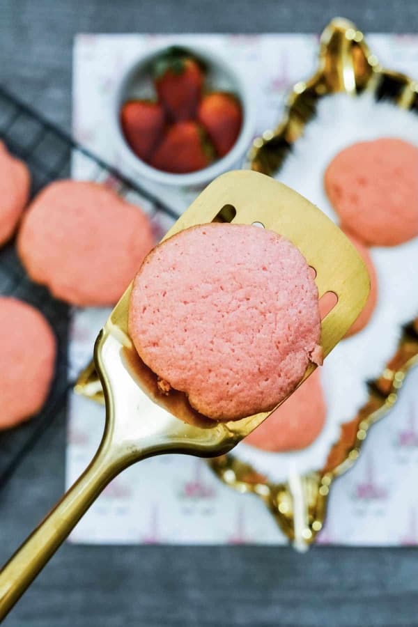 3 Ingredient Strawberry Cake Cookies cover