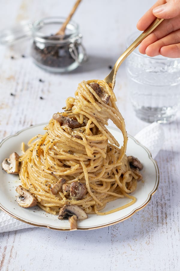 Low-Calorie Spaghetti Carbonara cover
