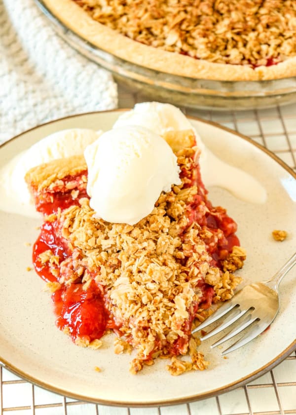 Strawberry Rhubarb Crumble Pie cover