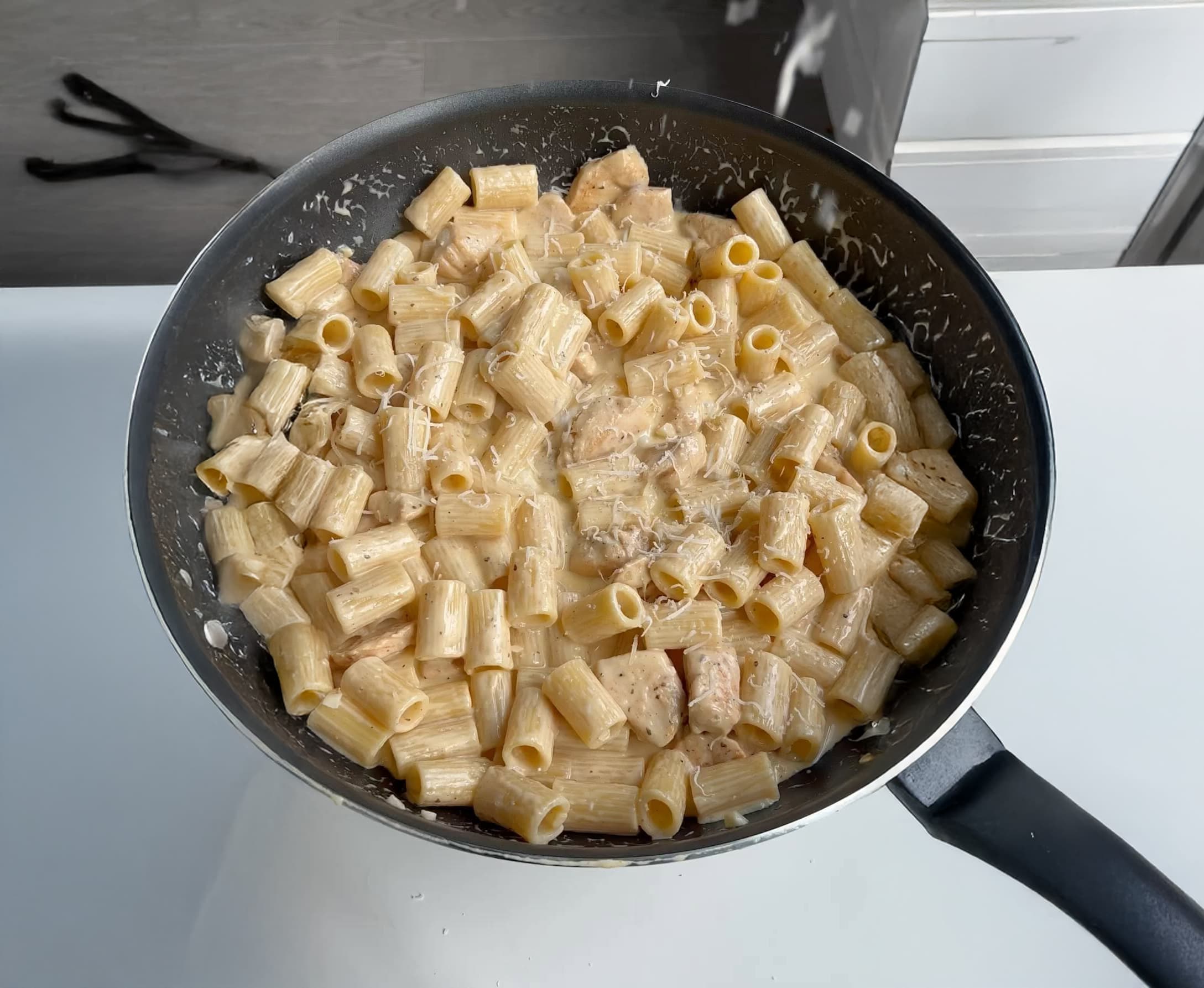 Simple Chicken Alfredo Pasta