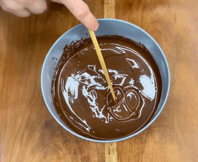 Chocolate-Covered Pretzels with Peanut Butter Drizzle