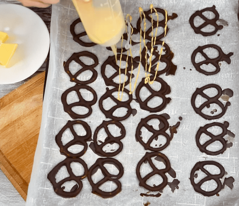 Chocolate-Covered Pretzels with Peanut Butter Drizzle