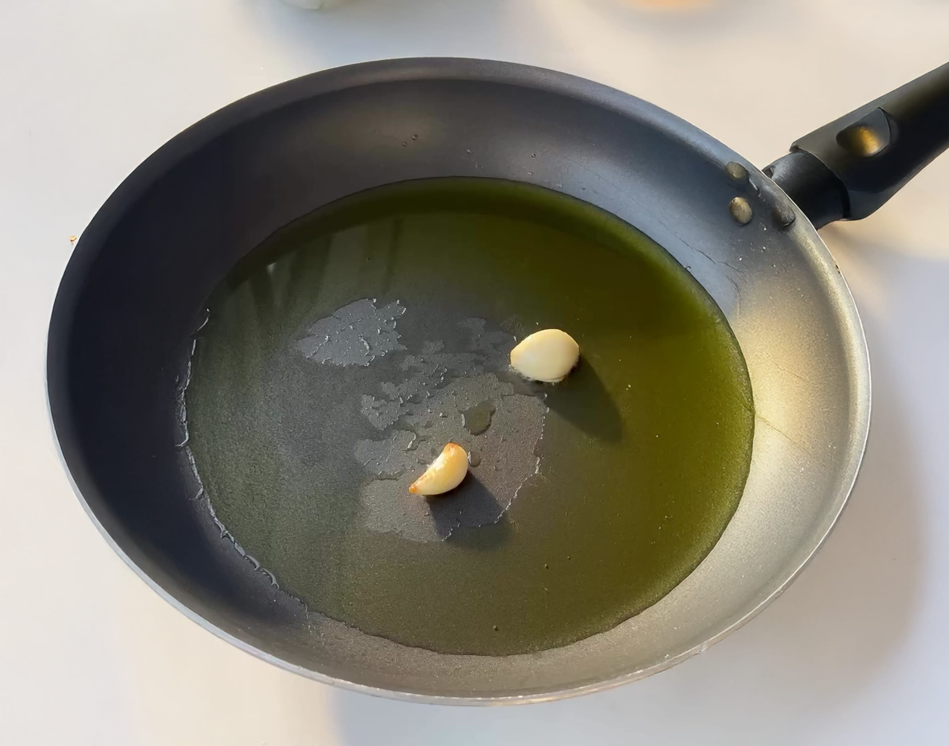 Midnight Spaghetti (Garlic Chili Oil Pasta)