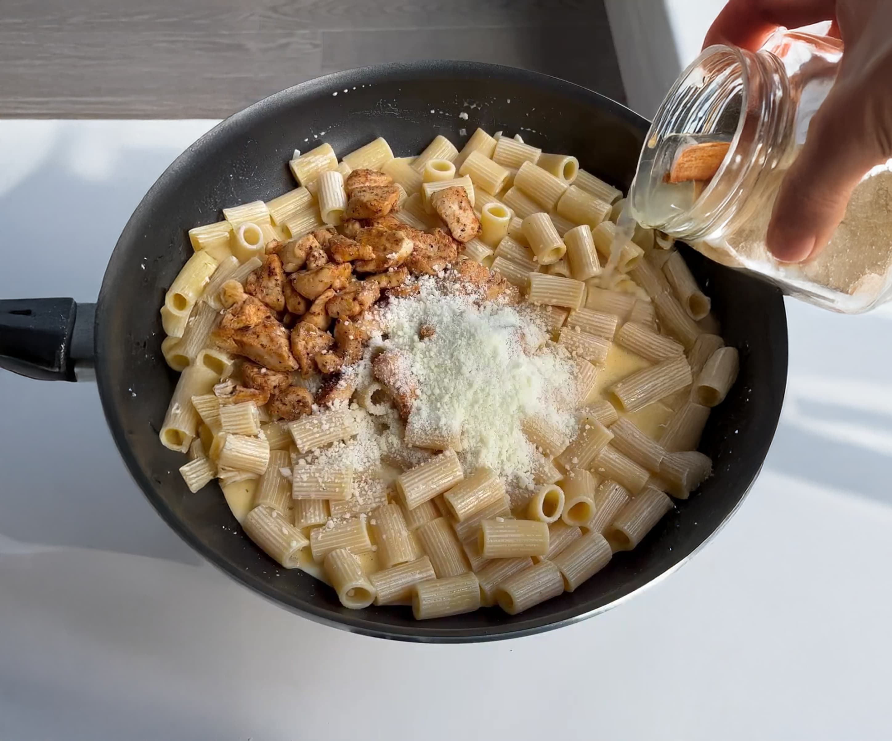 Simple Chicken Alfredo Pasta