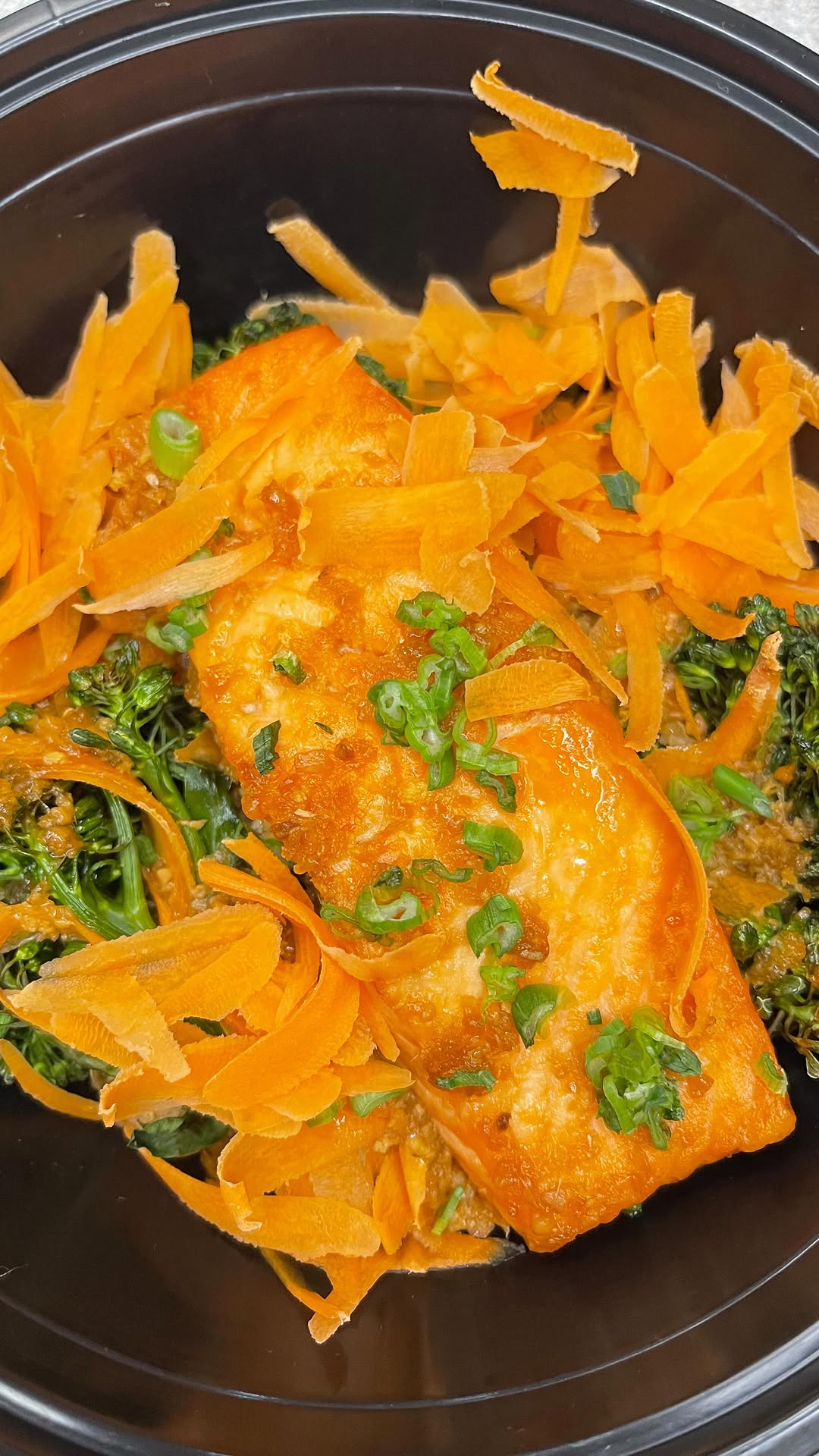Healthy Ginger Sesame Salmon Quinoa Bowls