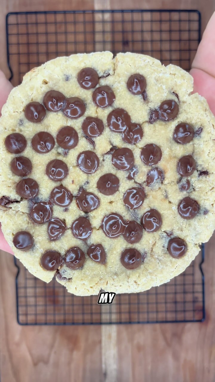 XL Protein Chocolate Chip Cookie