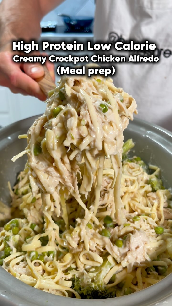 Creamy Crockpot Chicken Alfredo Pasta Meal Prep