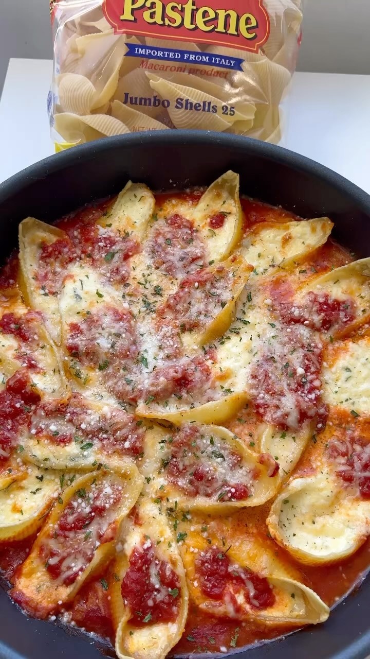 Cheesy Stuffed Jumbo Shells
