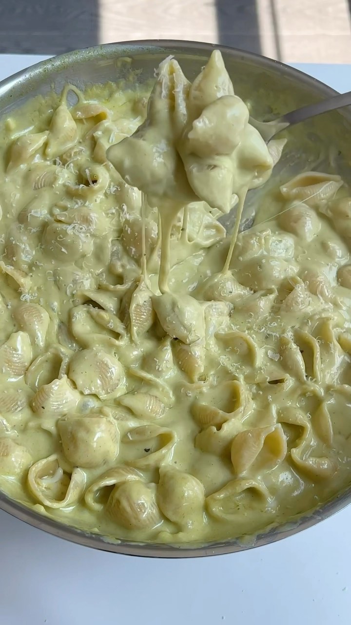 Pesto Mac & Cheese Shells