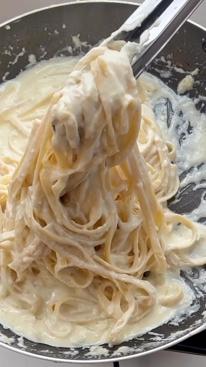 Extra Creamy Alfredo Fettuccine