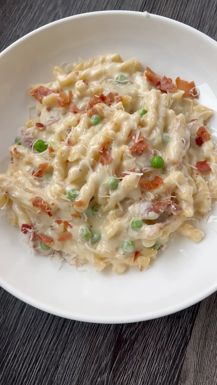 Creamy Gemelli Pasta with Peas & Prosciutto
