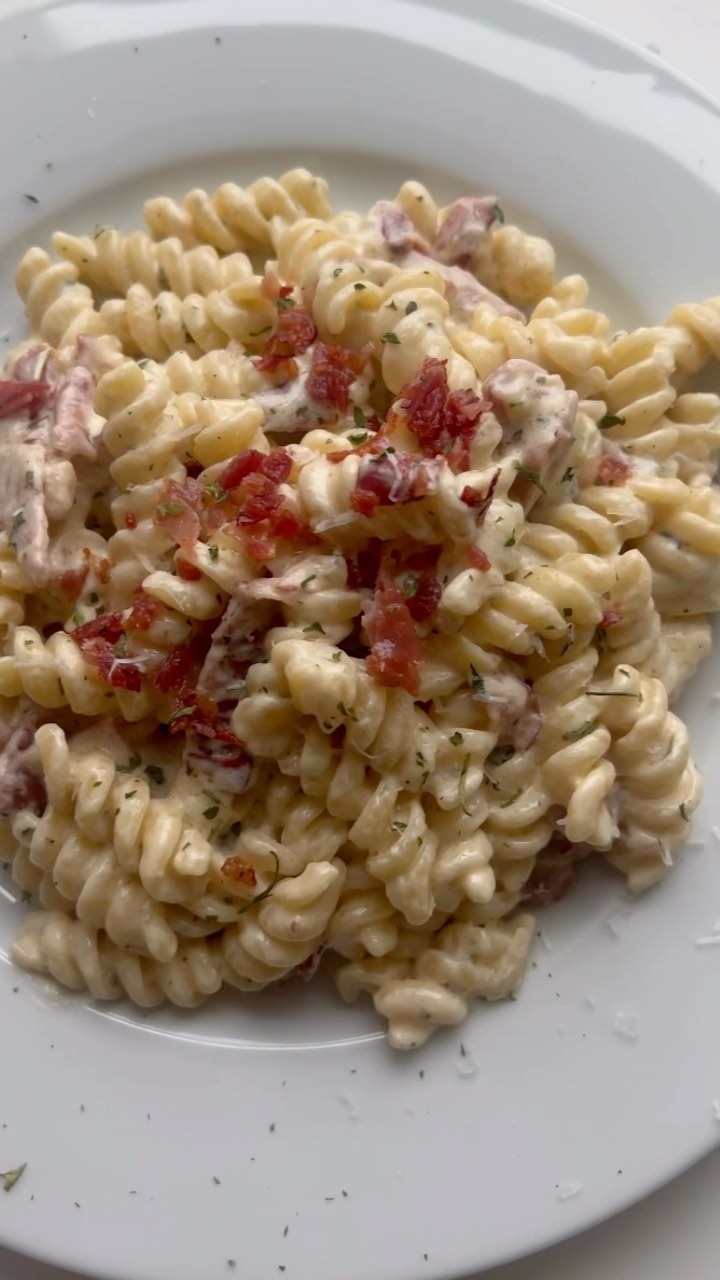 Boursin Cream Rotini with Crispy Prosciutto