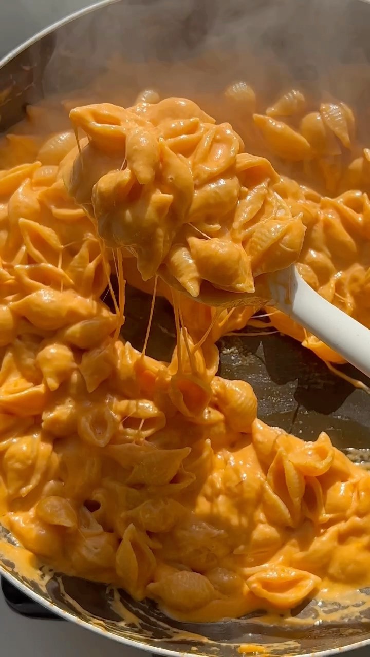Vodka Sauce Mac & Cheese