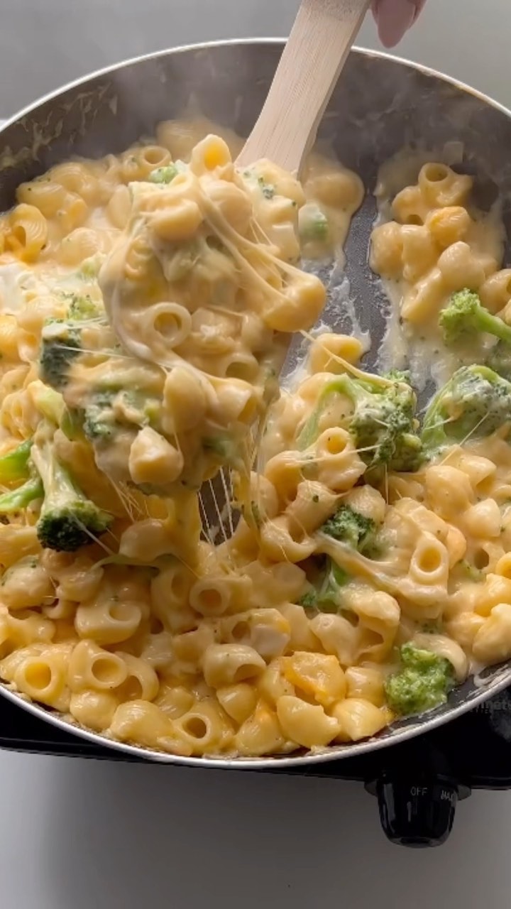 Broccoli Cheddar Mac & Cheese