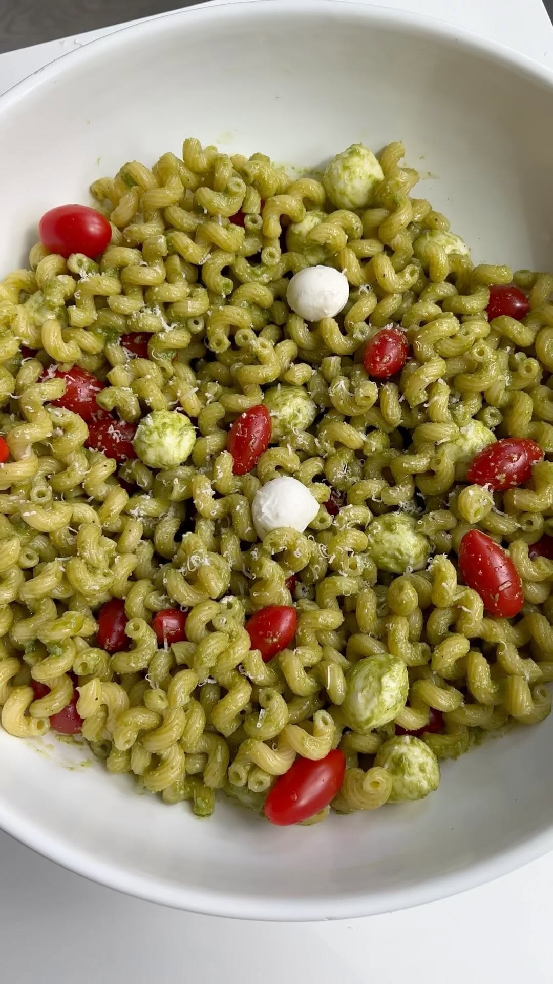 Pesto Caprese Pasta Salad