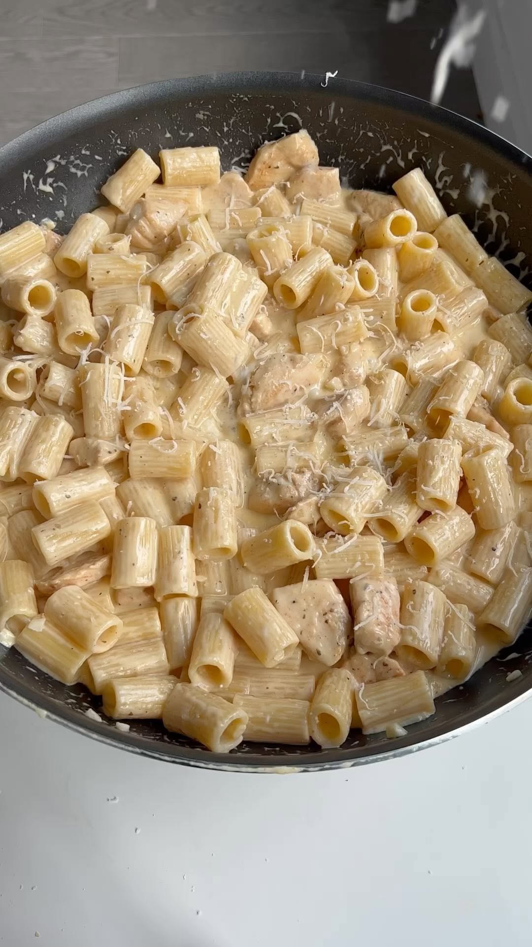 Simple Chicken Alfredo Pasta