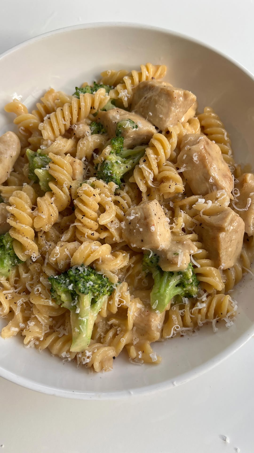 One Pot Chicken Broccoli Alfredo Pasta
