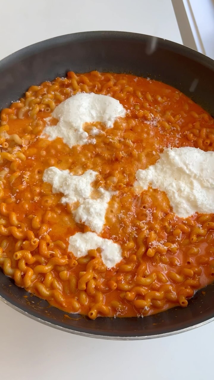 Roasted Red Pepper Gochujang Pasta